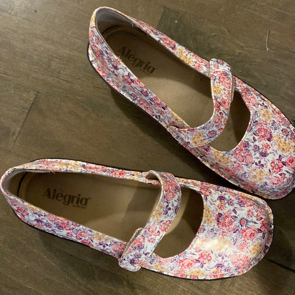 Algeria Women’s Mary Jane Sz 41 and US 10.5/11